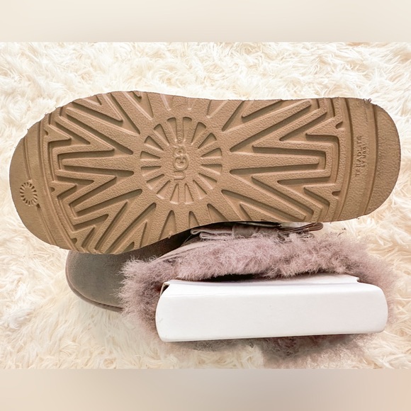 UGG W Karlie Brooch Boots - Picture 6 of 7